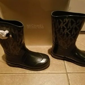 Authentic Micheal kors girls rain boots size 1